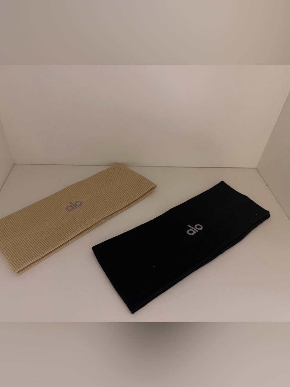 ALO Yoga Double Headband Set - Black and Beige Ribbed